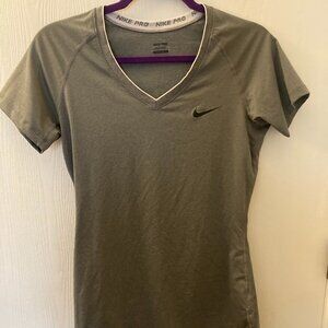 Nike Pro Dri-Fit womens v-neck short sleeve tee size M